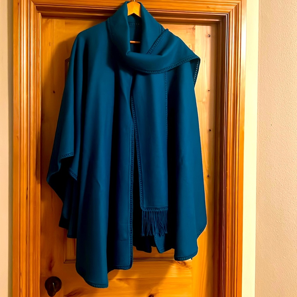 Brand New Peruvian Alpaca Ruana Size O/S
